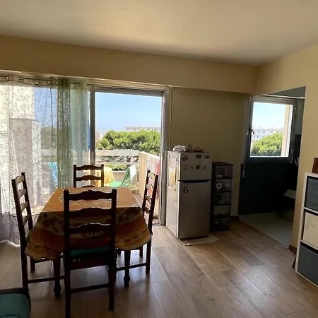 Appartement 200 M De La *