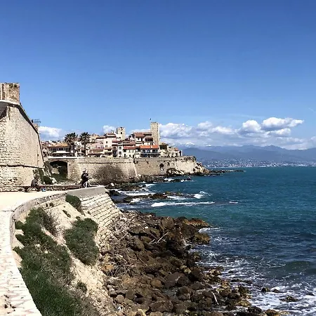 200 M De La Antibes