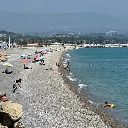Διαμέρισμα 200 M De La *